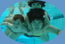 Valeria beim Babyschwimmen